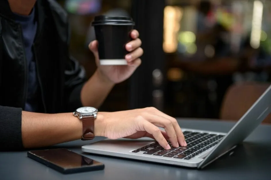 Mesinha para notebook com cooler: 5 incríveis modelos