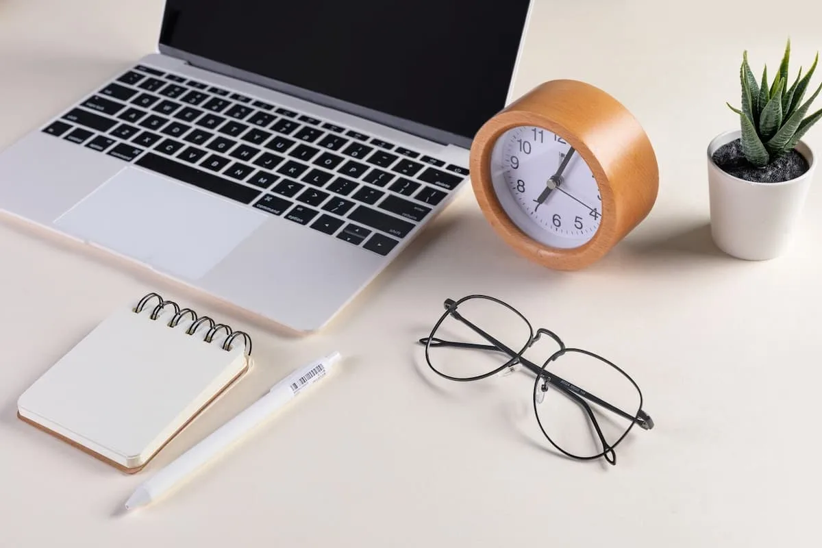 Usando as teclas Ctrl + Alt + Del